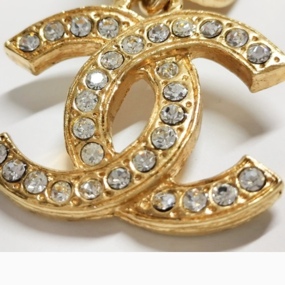 Authentic Chanel Vintage Gold Plated Letter Round CC Crystal Clip on Earrings - Picture 7 of 9